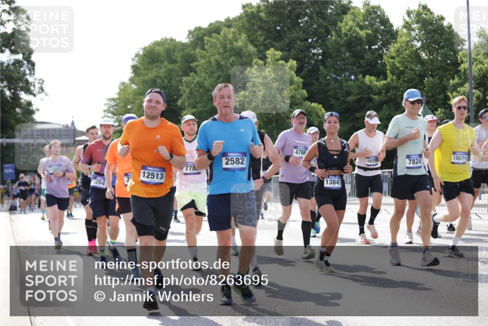 29.06.2025 - hella hamburg halbmarathon Jannik Wohlers http://msf.ph/oto/8263695 29.06.2025 09:59:40 Lombardsbrücke 1006, 1125, 1239, 1264, 1914, 2099, 2159, 2348, 2364, 2447, 2582, 2584, 2676, 2677, 2910, 3181, 3836, 3898, 4013, 4231, 4632, 4772, 4796, 5272, 5341, 6174, 6201, 6462, 6581, 6587, 6602, 6636, 6892, 7717, 7786, 7824, 8223, 8285, 8394, 8573, 8730, 9611, 10093, 10268, 10337, 10534, 10742, 10759, 10788, 11158, 11159, 11366, 11753, 11797, 11799, 11992, 12213, 12248, 12479, 12513, 13847, 13993, 14139, 14429, 14750, 14785, 15097, 15110, 15431, 16327, 17160, 17468, 17525 meine-sportfotos.de