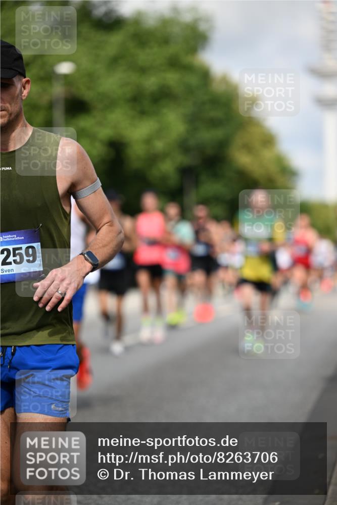 29.06.2025 - hella hamburg halbmarathon Dr. Thomas Lammeyer http://msf.ph/oto/8263706 29.06.2025 09:52:12 Kennedybrücke 1042, 1290, 1571, 1710, 2262, 2399, 3480, 3547, 4062, 4359, 4381, 5003, 5307, 5709, 6993, 7152, 7154, 7310, 7482, 8002, 8121, 8571, 8933, 9403, 9643, 10190, 10451, 10738, 10877, 11106 meine-sportfotos.de