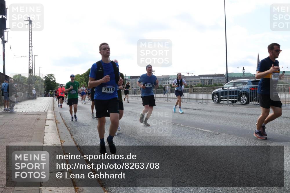29.06.2025 - hella hamburg halbmarathon Lena Gebhardt http://msf.ph/oto/8263708 29.06.2025 09:57:11 Lombardsbrücke 1030, 1327, 1381, 1442, 1460, 1496, 1537, 1657, 1783, 1833, 2013, 2025, 2074, 2111, 2119, 2340, 2378, 2396, 2595, 2814, 2839, 2855, 2869, 2878, 3048, 3093, 3103, 3310, 3575, 3652, 3698, 3791, 4299, 4377, 4558, 4635, 4726, 4770, 4897, 5008, 5013, 5018, 5021, 5169, 5194, 5319, 5744, 5839, 6033, 6125, 6377, 6631, 6720, 6762, 6795, 6942, 7176, 7177, 7221, 7259, 7918, 8112, 8313, 8572, 8587, 8618, 8651, 8661, 8710, 8813, 8863, 8921, 8930, 9060, 9082, 9316, 9497, 10191 meine-sportfotos.de