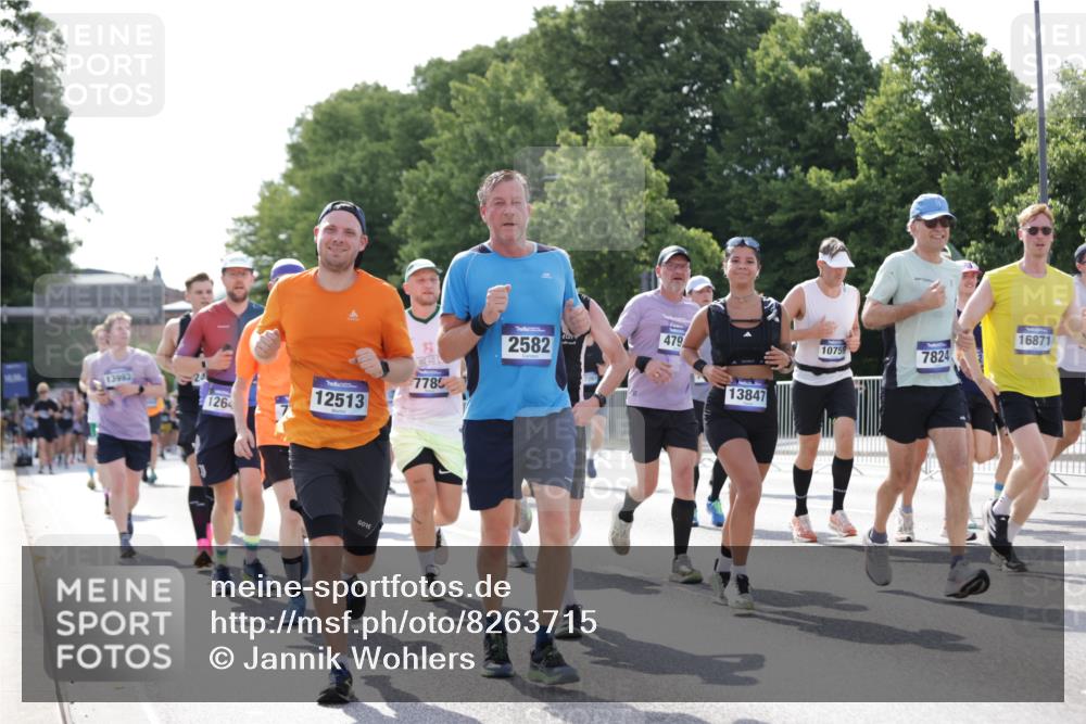 29.06.2025 - hella hamburg halbmarathon Jannik Wohlers http://msf.ph/oto/8263715 29.06.2025 09:59:40 Lombardsbrücke 1006, 1125, 1239, 1264, 1914, 2099, 2159, 2348, 2364, 2447, 2582, 2584, 2676, 2677, 2910, 3181, 3836, 3898, 4013, 4231, 4632, 4772, 4796, 5272, 5341, 6174, 6201, 6462, 6581, 6587, 6602, 6636, 6892, 7717, 7786, 7824, 8223, 8285, 8394, 8573, 8730, 9611, 10093, 10268, 10337, 10534, 10742, 10759, 10788, 11158, 11159, 11366, 11753, 11797, 11799, 11992, 12213, 12248, 12479, 12513, 13847, 13993, 14139, 14429, 14750, 14785, 15097, 15110, 15431, 16327, 17160, 17468, 17525 meine-sportfotos.de