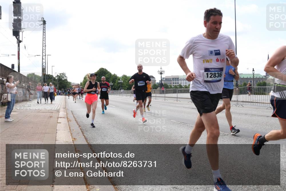 29.06.2025 - hella hamburg halbmarathon Lena Gebhardt http://msf.ph/oto/8263731 29.06.2025 10:11:05 Lombardsbrücke 1166, 1186, 1723, 1781, 2868, 3837, 4287, 4389, 5254, 5653, 5990, 5991, 7250, 7271, 7370, 8171, 8206, 8207, 8368, 8561, 9119, 9169, 9829, 10196, 11149, 11355, 11887, 12286, 12426, 12556, 12571, 12790, 12836, 13588, 13594, 13603, 14022, 14149, 14270, 15009, 15214, 15252, 15908, 16383, 16808, 17142, 17500, 17532, 17787, 18949, 19172, 19241 meine-sportfotos.de