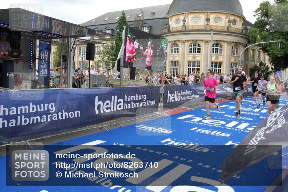 29.06.2025 - hella hamburg halbmarathon Michael Strokosch http://msf.ph/oto/8263740 29.06.2025 10:52:02 Ziel 4033, 5102, 5336, 6390, 7130, 7409, 7724, 8413, 8977, 10057, 13799, 15356, 15506, 15690, 17978, 18869 meine-sportfotos.de
