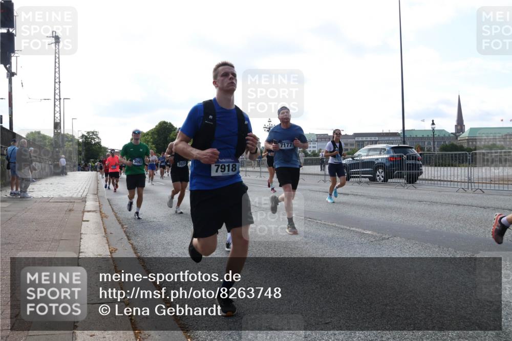 29.06.2025 - hella hamburg halbmarathon Lena Gebhardt http://msf.ph/oto/8263748 29.06.2025 09:57:11 Lombardsbrücke 1030, 1327, 1381, 1442, 1460, 1496, 1537, 1657, 1783, 1833, 2013, 2025, 2074, 2111, 2119, 2340, 2378, 2396, 2595, 2814, 2839, 2855, 2869, 2878, 3048, 3093, 3103, 3310, 3575, 3652, 3698, 3791, 4299, 4377, 4558, 4635, 4726, 4770, 4897, 5008, 5013, 5018, 5021, 5169, 5194, 5319, 5744, 5839, 6033, 6125, 6377, 6631, 6720, 6762, 6795, 6942, 7176, 7177, 7221, 7259, 7918, 8112, 8313, 8572, 8587, 8618, 8651, 8661, 8710, 8813, 8863, 8921, 8930, 9060, 9082, 9316, 9497, 10191 meine-sportfotos.de
