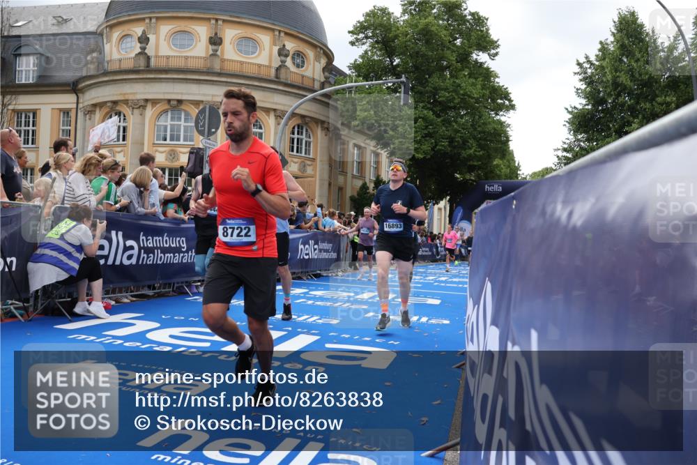 29.06.2025 - hella hamburg halbmarathon Strokosch-Dieckow http://msf.ph/oto/8263838 29.06.2025 10:44:18 Ziel 1220, 1413, 1415, 1902, 4310, 4691, 5275, 5884, 7005, 7191, 8722, 9444, 12159, 12327, 12528, 14686, 14687, 15225, 15280, 16301, 16316, 16547, 16803, 16893, 18691, 18806 meine-sportfotos.de