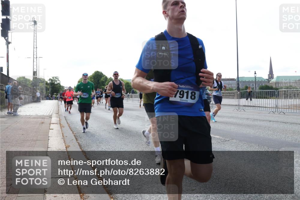 29.06.2025 - hella hamburg halbmarathon Lena Gebhardt http://msf.ph/oto/8263882 29.06.2025 09:57:12 Lombardsbrücke 1030, 1327, 1381, 1442, 1537, 1657, 1783, 1833, 2013, 2025, 2074, 2111, 2119, 2252, 2340, 2378, 2396, 2595, 2814, 2839, 2855, 2869, 2878, 3048, 3093, 3103, 3310, 3575, 3652, 3698, 3791, 4299, 4377, 4558, 4635, 4726, 4770, 4897, 4986, 5008, 5013, 5018, 5021, 5169, 5194, 5319, 5744, 5839, 6033, 6125, 6377, 6631, 6720, 6762, 6795, 6942, 7176, 7177, 7221, 7259, 7742, 7918, 8112, 8313, 8572, 8587, 8618, 8651, 8661, 8710, 8813, 8863, 8921, 8930, 9060, 9082, 9316, 9497, 10191 meine-sportfotos.de