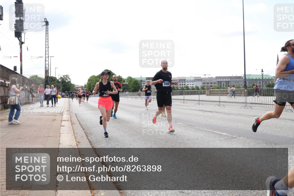 29.06.2025 - hella hamburg halbmarathon Lena Gebhardt http://msf.ph/oto/8263898 29.06.2025 10:11:05 Lombardsbrücke 1166, 1186, 1723, 1781, 2868, 3837, 4287, 4389, 5254, 5653, 5990, 5991, 7250, 7271, 7370, 8171, 8206, 8207, 8368, 8561, 9119, 9169, 9829, 10196, 11149, 11355, 11887, 12286, 12426, 12556, 12571, 12790, 12836, 13588, 13594, 13603, 14022, 14149, 14270, 15009, 15214, 15252, 15908, 16383, 16808, 17142, 17500, 17532, 17787, 18949, 19172, 19241 meine-sportfotos.de