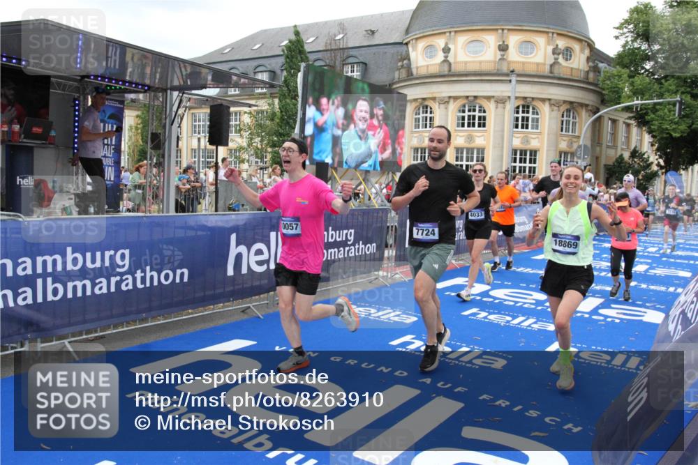 29.06.2025 - hella hamburg halbmarathon Michael Strokosch http://msf.ph/oto/8263910 29.06.2025 10:52:03 Ziel 4033, 5102, 5336, 6390, 7130, 7409, 7724, 8413, 8977, 10057, 15356, 15506, 15690, 16179, 17978, 18869 meine-sportfotos.de