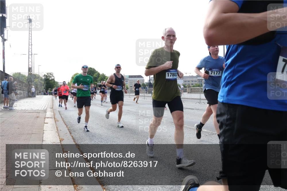29.06.2025 - hella hamburg halbmarathon Lena Gebhardt http://msf.ph/oto/8263917 29.06.2025 09:57:12 Lombardsbrücke 1030, 1327, 1381, 1442, 1537, 1657, 1783, 1833, 2013, 2025, 2074, 2111, 2119, 2252, 2340, 2378, 2396, 2595, 2814, 2839, 2855, 2869, 2878, 3048, 3093, 3103, 3310, 3575, 3652, 3698, 3791, 4299, 4377, 4558, 4635, 4726, 4770, 4897, 4986, 5008, 5013, 5018, 5021, 5169, 5194, 5319, 5744, 5839, 6033, 6125, 6377, 6631, 6720, 6762, 6795, 6942, 7176, 7177, 7221, 7259, 7742, 7918, 8112, 8313, 8572, 8587, 8618, 8651, 8661, 8710, 8813, 8863, 8921, 8930, 9060, 9082, 9316, 9497, 10191 meine-sportfotos.de