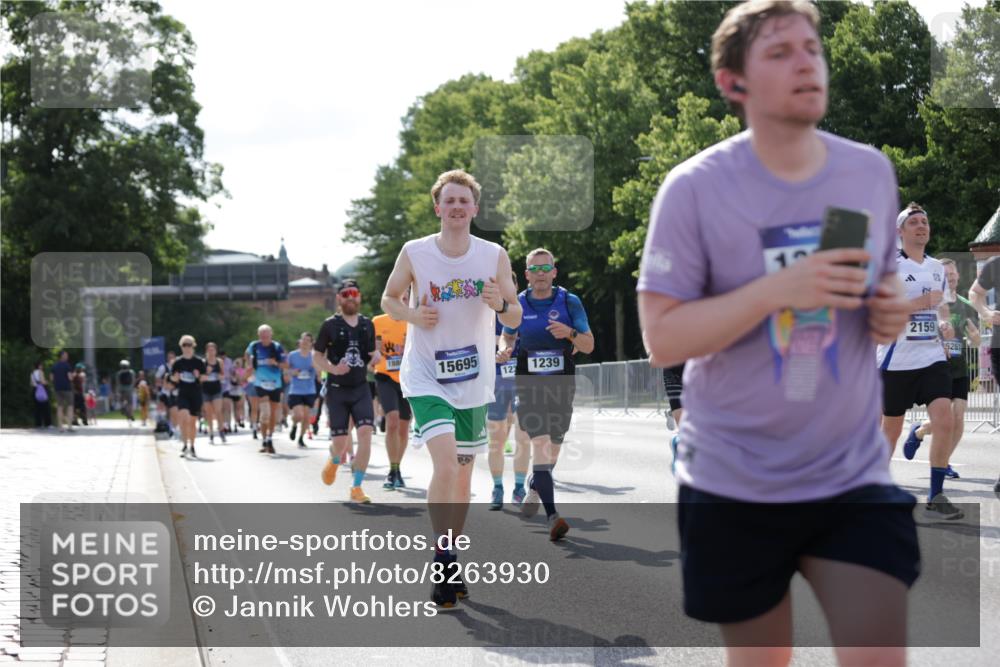 29.06.2025 - hella hamburg halbmarathon Jannik Wohlers http://msf.ph/oto/8263930 29.06.2025 09:59:44 Lombardsbrücke 1006, 1125, 1180, 1239, 1264, 1914, 2099, 2159, 2348, 2447, 2582, 2584, 2677, 2910, 3181, 3898, 4013, 4231, 4632, 4772, 4796, 5272, 5341, 6104, 6462, 6581, 6587, 6636, 6891, 6892, 7159, 7717, 7786, 7824, 8223, 8394, 8531, 8573, 8730, 9611, 10044, 10268, 10337, 10534, 10742, 10759, 10788, 11158, 11159, 11797, 11799, 11992, 12213, 12248, 12513, 13847, 13993, 14139, 14429, 14750, 14785, 15097, 15431, 16327, 17160, 17468, 17525 meine-sportfotos.de
