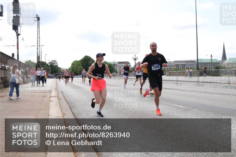 29.06.2025 - hella hamburg halbmarathon Lena Gebhardt http://msf.ph/oto/8263940 29.06.2025 10:11:06 Lombardsbrücke 1166, 1186, 1723, 1781, 2868, 3837, 4287, 4389, 5254, 5653, 5990, 5991, 7250, 7271, 7370, 8171, 8206, 8207, 8368, 8561, 9119, 9169, 9829, 10196, 11149, 11355, 11887, 12286, 12426, 12556, 12571, 12790, 12836, 13588, 13594, 13603, 14022, 14149, 14270, 15009, 15214, 15252, 15908, 16383, 16808, 17142, 17500, 17532, 17787, 18949, 19172, 19241 meine-sportfotos.de