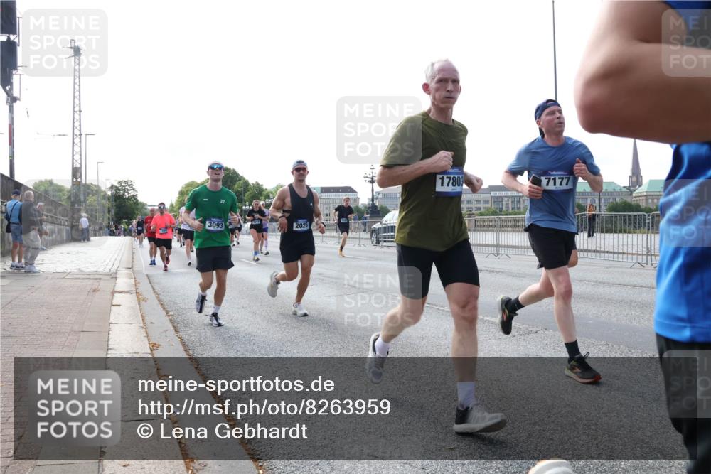 29.06.2025 - hella hamburg halbmarathon Lena Gebhardt http://msf.ph/oto/8263959 29.06.2025 09:57:12 Lombardsbrücke 1030, 1327, 1381, 1442, 1537, 1657, 1783, 1833, 2013, 2025, 2074, 2111, 2119, 2252, 2340, 2378, 2396, 2595, 2814, 2839, 2855, 2869, 2878, 3048, 3093, 3103, 3310, 3575, 3652, 3698, 3791, 4299, 4377, 4558, 4635, 4726, 4770, 4897, 4986, 5008, 5013, 5018, 5021, 5169, 5194, 5319, 5744, 5839, 6033, 6125, 6377, 6631, 6720, 6762, 6795, 6942, 7176, 7177, 7221, 7259, 7742, 7918, 8112, 8313, 8572, 8587, 8618, 8651, 8661, 8710, 8813, 8863, 8921, 8930, 9060, 9082, 9316, 9497, 10191 meine-sportfotos.de