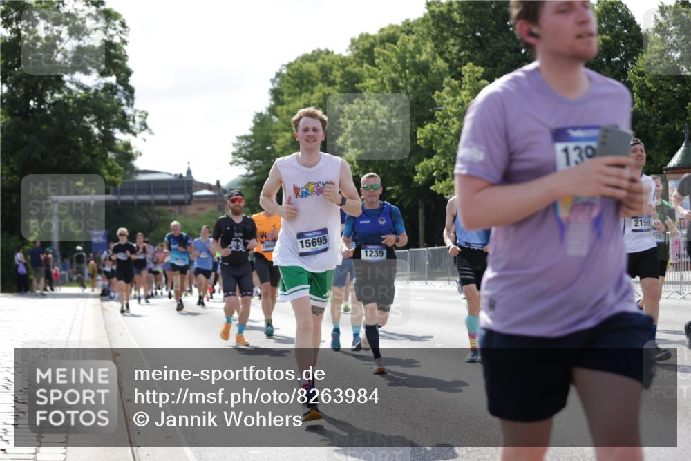 29.06.2025 - hella hamburg halbmarathon Jannik Wohlers http://msf.ph/oto/8263984 29.06.2025 09:59:44 Lombardsbrücke 1006, 1125, 1180, 1239, 1264, 1914, 2099, 2159, 2348, 2447, 2582, 2584, 2677, 2910, 3181, 3898, 4013, 4231, 4632, 4772, 4796, 5272, 5341, 6104, 6462, 6581, 6587, 6636, 6891, 6892, 7159, 7717, 7786, 7824, 8223, 8394, 8531, 8573, 8730, 9611, 10044, 10268, 10337, 10534, 10742, 10759, 10788, 11158, 11159, 11797, 11799, 11992, 12213, 12248, 12513, 13847, 13993, 14139, 14429, 14750, 14785, 15097, 15431, 16327, 17160, 17468, 17525 meine-sportfotos.de