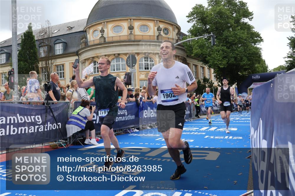 29.06.2025 - hella hamburg halbmarathon Strokosch-Dieckow http://msf.ph/oto/8263985 29.06.2025 10:44:25 Ziel 1057, 1220, 1902, 3305, 4310, 4691, 7191, 7322, 8928, 12327, 12528, 12554, 14464, 14667, 15862, 16547, 16803, 17097, 17729, 18765, 18806 meine-sportfotos.de