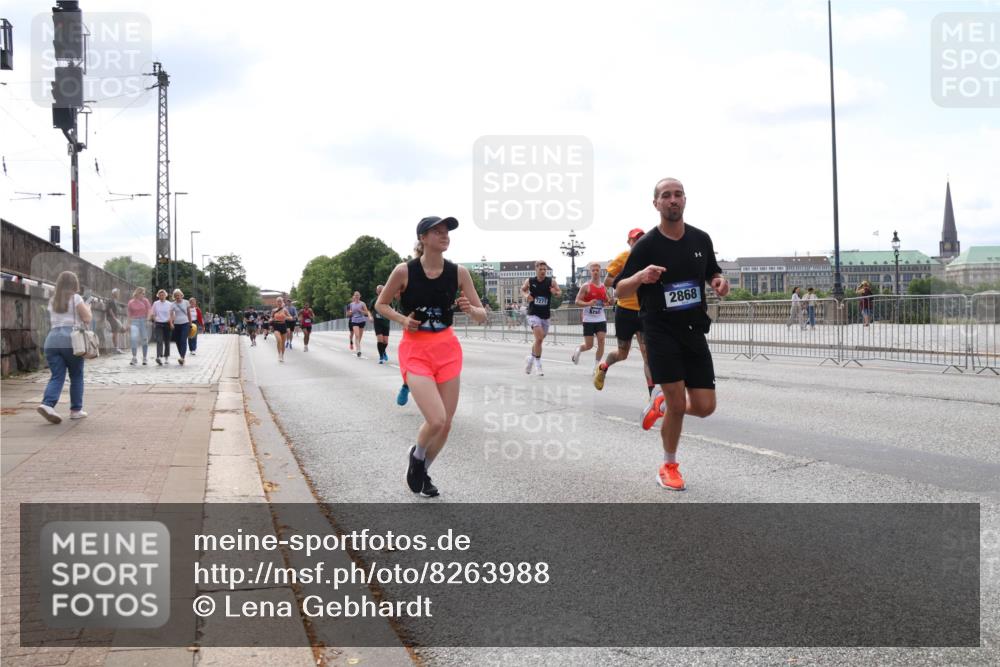 29.06.2025 - hella hamburg halbmarathon Lena Gebhardt http://msf.ph/oto/8263988 29.06.2025 10:11:06 Lombardsbrücke 1166, 1186, 1723, 1781, 2868, 3837, 4287, 4389, 5254, 5653, 5990, 5991, 7250, 7271, 7370, 8171, 8206, 8207, 8368, 8561, 9119, 9169, 9829, 10196, 11149, 11355, 11887, 12286, 12426, 12556, 12571, 12790, 12836, 13588, 13594, 13603, 14022, 14149, 14270, 15009, 15214, 15252, 15908, 16383, 16808, 17142, 17500, 17532, 17787, 18949, 19172, 19241 meine-sportfotos.de