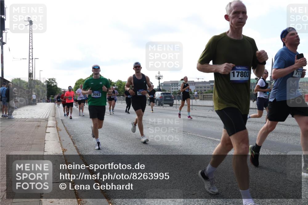 29.06.2025 - hella hamburg halbmarathon Lena Gebhardt http://msf.ph/oto/8263995 29.06.2025 09:57:12 Lombardsbrücke 1030, 1327, 1381, 1442, 1537, 1657, 1783, 1833, 2013, 2025, 2074, 2111, 2119, 2252, 2340, 2378, 2396, 2595, 2814, 2839, 2855, 2869, 2878, 3048, 3093, 3103, 3310, 3575, 3652, 3698, 3791, 4299, 4377, 4558, 4635, 4726, 4770, 4897, 4986, 5008, 5013, 5018, 5021, 5169, 5194, 5319, 5744, 5839, 6033, 6125, 6377, 6631, 6720, 6762, 6795, 6942, 7176, 7177, 7221, 7259, 7742, 7918, 8112, 8313, 8572, 8587, 8618, 8651, 8661, 8710, 8813, 8863, 8921, 8930, 9060, 9082, 9316, 9497, 10191 meine-sportfotos.de