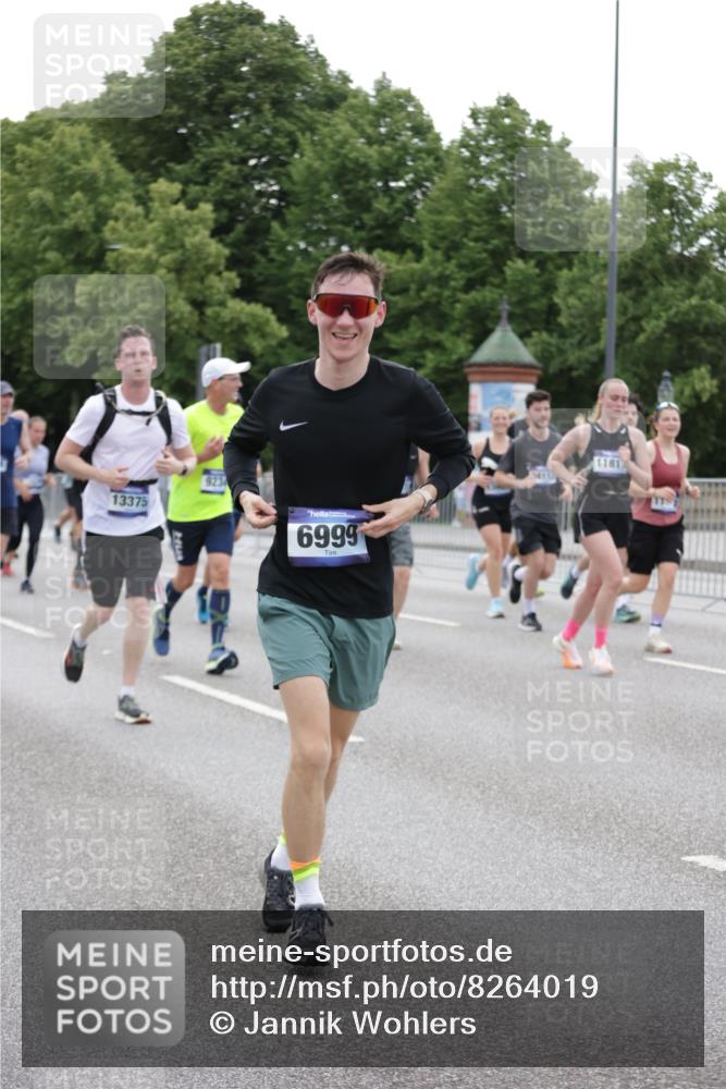 29.06.2025 - hella hamburg halbmarathon Jannik Wohlers http://msf.ph/oto/8264019 29.06.2025 10:33:09 Lombardsbrücke 1995, 2342, 2776, 3170, 3560, 3812, 4164, 4361, 4433, 4449, 5075, 5096, 5141, 5569, 6109, 6854, 6999, 7653, 7705, 8021, 8157, 8282, 8891, 9234, 9258, 9438, 9750, 9780, 9799, 11453, 11546, 11676, 11811, 11827, 11928, 12237, 12238, 12652, 12855, 13375, 13601, 14098, 14451, 15044, 15072, 15367 meine-sportfotos.de