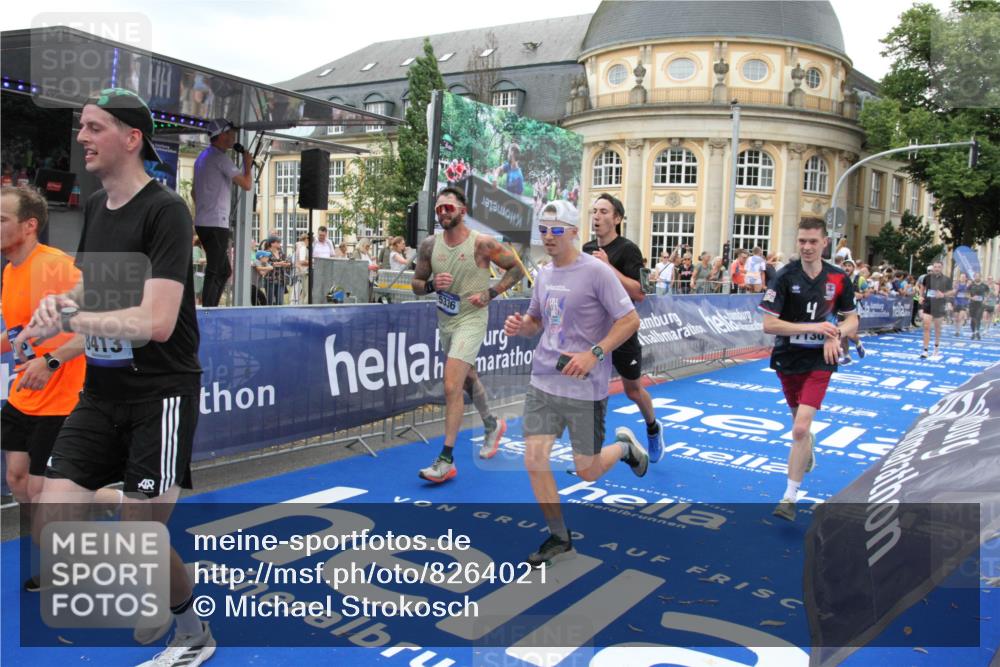 29.06.2025 - hella hamburg halbmarathon Michael Strokosch http://msf.ph/oto/8264021 29.06.2025 10:52:06 Ziel 2595, 4033, 5336, 5378, 6390, 7130, 7409, 7724, 7732, 8413, 8977, 10057, 12580, 15356, 15506, 15829, 16179, 16666, 17978, 18869 meine-sportfotos.de