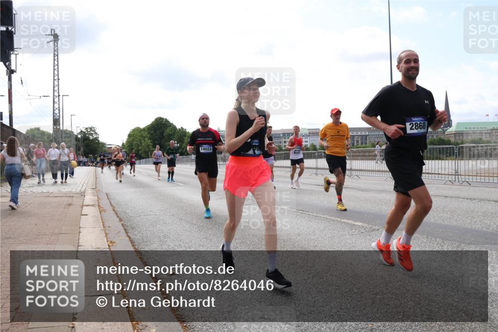 29.06.2025 - hella hamburg halbmarathon Lena Gebhardt http://msf.ph/oto/8264046 29.06.2025 10:11:06 Lombardsbrücke 1166, 1186, 1723, 1781, 2868, 3837, 4287, 4389, 5254, 5653, 5990, 5991, 7250, 7271, 7370, 8171, 8206, 8207, 8368, 8561, 9119, 9169, 9829, 10196, 11149, 11355, 11887, 12286, 12426, 12556, 12571, 12790, 12836, 13588, 13594, 13603, 14022, 14149, 14270, 15009, 15214, 15252, 15908, 16383, 16808, 17142, 17500, 17532, 17787, 18949, 19172, 19241 meine-sportfotos.de