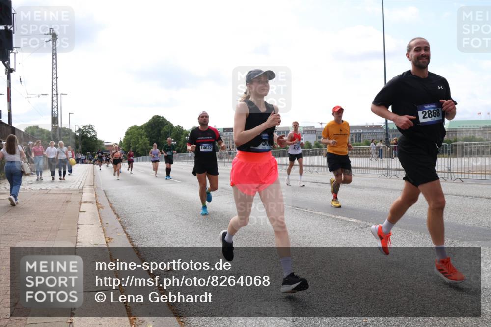 29.06.2025 - hella hamburg halbmarathon Lena Gebhardt http://msf.ph/oto/8264068 29.06.2025 10:11:06 Lombardsbrücke 1166, 1186, 1723, 1781, 2868, 3837, 4287, 4389, 5254, 5653, 5990, 5991, 7250, 7271, 7370, 8171, 8206, 8207, 8368, 8561, 9119, 9169, 9829, 10196, 11149, 11355, 11887, 12286, 12426, 12556, 12571, 12790, 12836, 13588, 13594, 13603, 14022, 14149, 14270, 15009, 15214, 15252, 15908, 16383, 16808, 17142, 17500, 17532, 17787, 18949, 19172, 19241 meine-sportfotos.de
