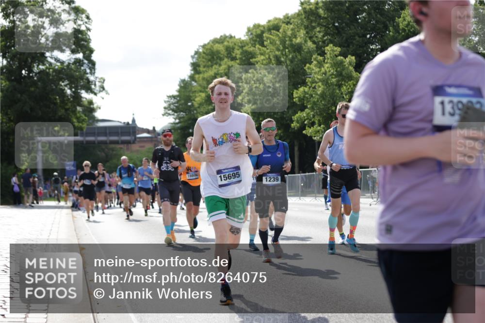 29.06.2025 - hella hamburg halbmarathon Jannik Wohlers http://msf.ph/oto/8264075 29.06.2025 09:59:45 Lombardsbrücke 1006, 1125, 1180, 1239, 1264, 1914, 2099, 2159, 2447, 2582, 2584, 2677, 2730, 2910, 3177, 3181, 3898, 4013, 4231, 4632, 4772, 4796, 5272, 5341, 5728, 6082, 6104, 6462, 6581, 6636, 6891, 6892, 7159, 7717, 7786, 7824, 8223, 8394, 8531, 8573, 8730, 9611, 10044, 10268, 10534, 10582, 10742, 10759, 10788, 11158, 11159, 11846, 11992, 12213, 12248, 12513, 12774, 13847, 13993, 14139, 14429, 14750, 14785, 15097, 15431, 16327, 17468, 17525 meine-sportfotos.de