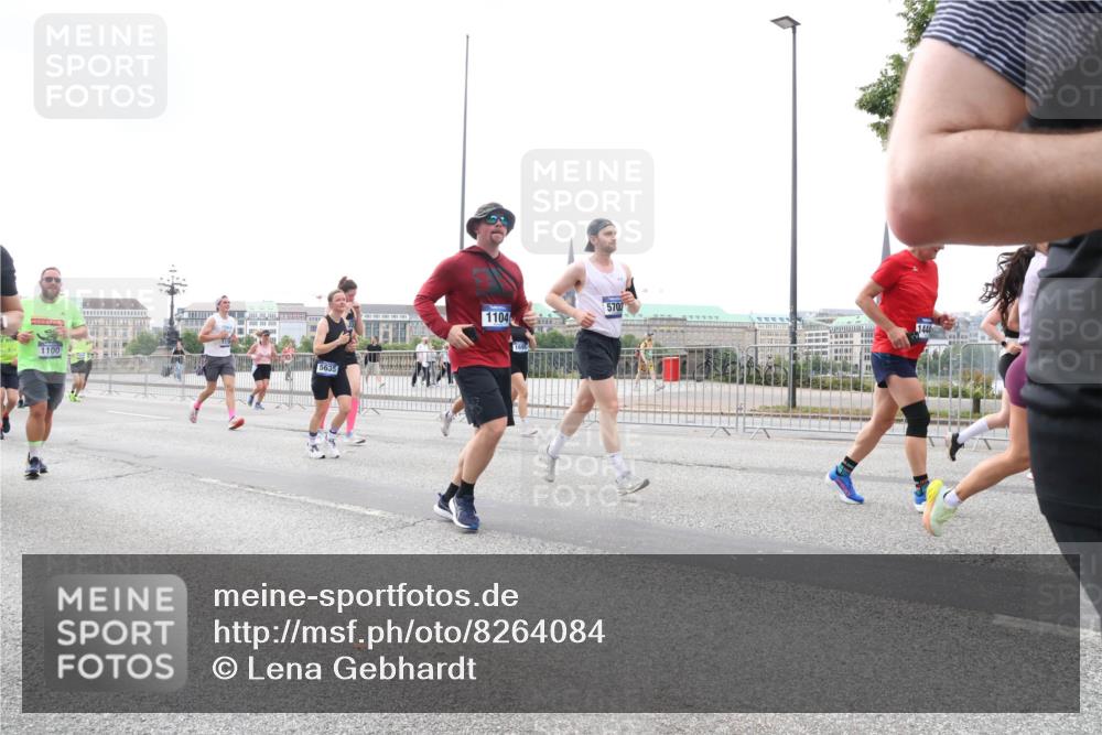 29.06.2025 - hella hamburg halbmarathon Lena Gebhardt http://msf.ph/oto/8264084 29.06.2025 10:46:08 Lombardsbrücke 1004, 1033, 1100, 1104, 1421, 1426, 1429, 1465, 1532, 1555, 1854, 1867, 1868, 1983, 2398, 2423, 2500, 2522, 2550, 2773, 2813, 2917, 2951, 2954, 2965, 3410, 4104, 4119, 4223, 4317, 4388, 4448, 4572, 5044, 5635, 5697, 5703, 5769, 5770, 5854, 5892, 6068, 6133, 6333, 6392, 6623, 7268, 7356, 7364, 7368, 7374, 7605, 7894, 7960, 7983, 8047, 8700, 9120, 9121, 9129, 9337, 9426, 9445, 10153, 10327, 10329, 10367, 10511, 11358, 11361, 11876, 11910, 12298, 12333, 12507, 12522 meine-sportfotos.de