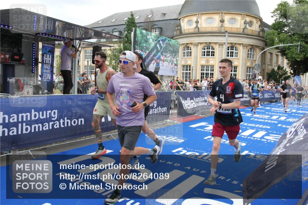 29.06.2025 - hella hamburg halbmarathon Michael Strokosch http://msf.ph/oto/8264089 29.06.2025 10:52:06 Ziel 2595, 4033, 5336, 5378, 6390, 7130, 7409, 7724, 7732, 8413, 8977, 10057, 12580, 15356, 15506, 15829, 16179, 16666, 17978, 18869 meine-sportfotos.de