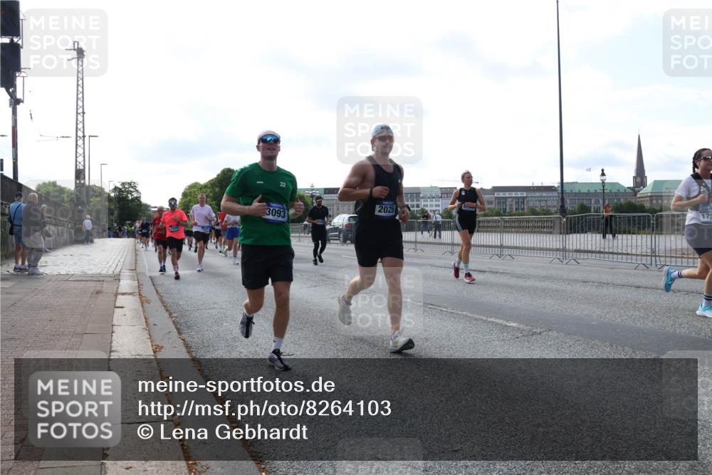 29.06.2025 - hella hamburg halbmarathon Lena Gebhardt http://msf.ph/oto/8264103 29.06.2025 09:57:13 Lombardsbrücke 1030, 1086, 1327, 1381, 1442, 1537, 1657, 1783, 1833, 2025, 2074, 2111, 2119, 2252, 2340, 2396, 2595, 2814, 2839, 2855, 2869, 2878, 3048, 3093, 3103, 3310, 3575, 3652, 3698, 3791, 4299, 4377, 4558, 4635, 4726, 4770, 4897, 4986, 5008, 5013, 5018, 5021, 5169, 5194, 5319, 5744, 5839, 6033, 6125, 6377, 6631, 6720, 6762, 6795, 6942, 7176, 7177, 7221, 7259, 7742, 7918, 8112, 8313, 8572, 8651, 8661, 8710, 8813, 8863, 8921, 8930, 9060, 9082, 9316, 9497, 10191 meine-sportfotos.de