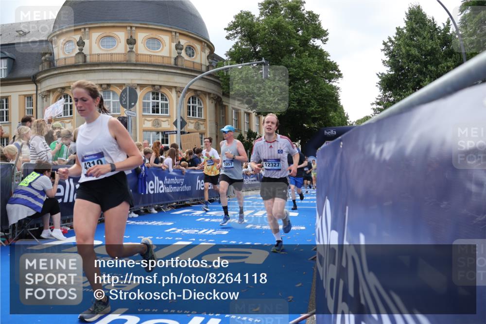 29.06.2025 - hella hamburg halbmarathon Strokosch-Dieckow http://msf.ph/oto/8264118 29.06.2025 10:44:29 Ziel 1057, 1468, 2365, 2402, 3305, 4310, 4691, 5476, 6495, 7322, 7710, 8928, 12327, 12554, 12711, 14351, 14464, 14667, 14798, 14816, 15862, 16224, 16803, 17097, 17729, 18539, 18560, 18765, 18806 meine-sportfotos.de