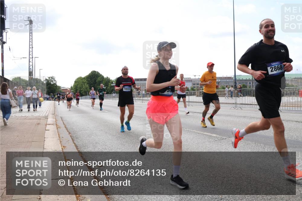 29.06.2025 - hella hamburg halbmarathon Lena Gebhardt http://msf.ph/oto/8264135 29.06.2025 10:11:06 Lombardsbrücke 1166, 1186, 1723, 1781, 2868, 3837, 4287, 4389, 5254, 5653, 5990, 5991, 7250, 7271, 7370, 8171, 8206, 8207, 8368, 8561, 9119, 9169, 9829, 10196, 11149, 11355, 11887, 12286, 12426, 12556, 12571, 12790, 12836, 13588, 13594, 13603, 14022, 14149, 14270, 15009, 15214, 15252, 15908, 16383, 16808, 17142, 17500, 17532, 17787, 18949, 19172, 19241 meine-sportfotos.de
