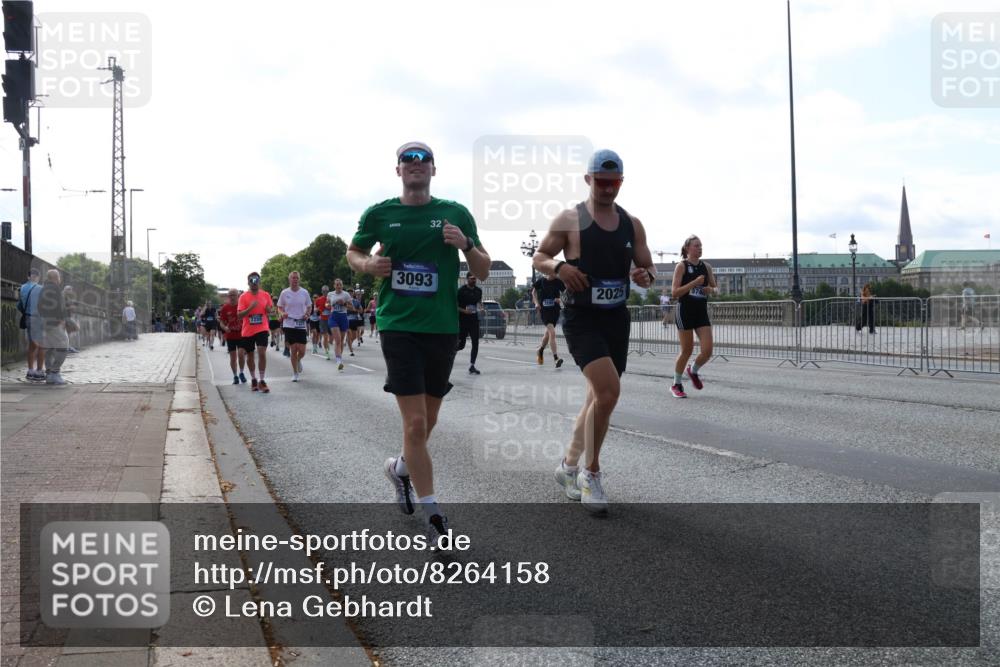 29.06.2025 - hella hamburg halbmarathon Lena Gebhardt http://msf.ph/oto/8264158 29.06.2025 09:57:13 Lombardsbrücke 1030, 1086, 1327, 1381, 1442, 1537, 1657, 1783, 1833, 2025, 2074, 2111, 2119, 2252, 2340, 2396, 2595, 2814, 2839, 2855, 2869, 2878, 3048, 3093, 3103, 3310, 3575, 3652, 3698, 3791, 4299, 4377, 4558, 4635, 4726, 4770, 4897, 4986, 5008, 5013, 5018, 5021, 5169, 5194, 5319, 5744, 5839, 6033, 6125, 6377, 6631, 6720, 6762, 6795, 6942, 7176, 7177, 7221, 7259, 7742, 7918, 8112, 8313, 8572, 8651, 8661, 8710, 8813, 8863, 8921, 8930, 9060, 9082, 9316, 9497, 10191 meine-sportfotos.de