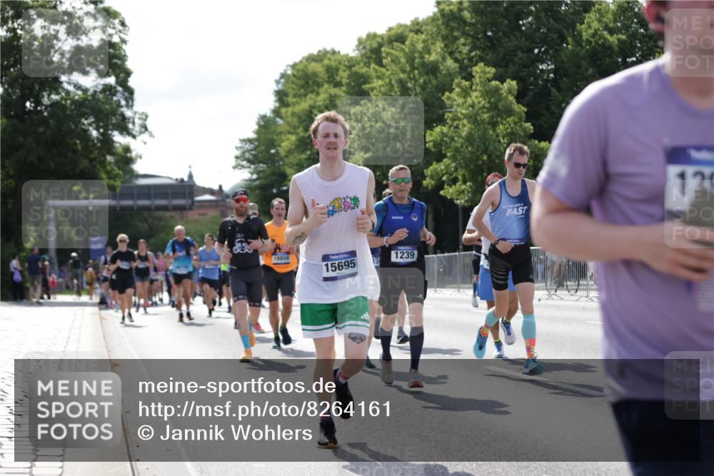 29.06.2025 - hella hamburg halbmarathon Jannik Wohlers http://msf.ph/oto/8264161 29.06.2025 09:59:45 Lombardsbrücke 1006, 1125, 1180, 1239, 1264, 1914, 2099, 2159, 2447, 2582, 2584, 2677, 2730, 2910, 3177, 3181, 3898, 4013, 4231, 4632, 4772, 4796, 5272, 5341, 5728, 6082, 6104, 6462, 6581, 6636, 6891, 6892, 7159, 7717, 7786, 7824, 8223, 8394, 8531, 8573, 8730, 9611, 10044, 10268, 10534, 10582, 10742, 10759, 10788, 11158, 11159, 11846, 11992, 12213, 12248, 12513, 12774, 13847, 13993, 14139, 14429, 14750, 14785, 15097, 15431, 16327, 17468, 17525 meine-sportfotos.de