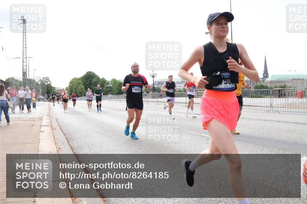 29.06.2025 - hella hamburg halbmarathon Lena Gebhardt http://msf.ph/oto/8264185 29.06.2025 10:11:07 Lombardsbrücke 1166, 1186, 1723, 1781, 2868, 3837, 4287, 4389, 5254, 5653, 5990, 5991, 7271, 7370, 8171, 8206, 8207, 8368, 8561, 9119, 9169, 9829, 10196, 10372, 11149, 11355, 11755, 12286, 12426, 12556, 12571, 12790, 12836, 13588, 13594, 13603, 14022, 14149, 14270, 15009, 15214, 15252, 15908, 16383, 16808, 17142, 17500, 17532, 17787, 18382, 18949, 19172, 19241 meine-sportfotos.de