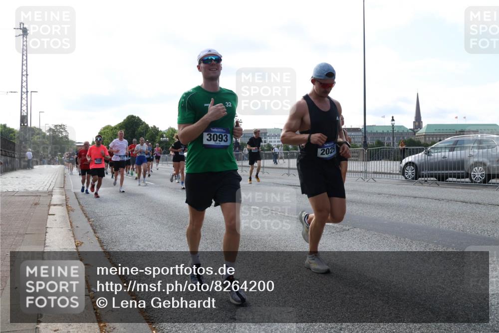 29.06.2025 - hella hamburg halbmarathon Lena Gebhardt http://msf.ph/oto/8264200 29.06.2025 09:57:13 Lombardsbrücke 1030, 1086, 1327, 1381, 1442, 1537, 1657, 1783, 1833, 2025, 2074, 2111, 2119, 2252, 2340, 2396, 2595, 2814, 2839, 2855, 2869, 2878, 3048, 3093, 3103, 3310, 3575, 3652, 3698, 3791, 4299, 4377, 4558, 4635, 4726, 4770, 4897, 4986, 5008, 5013, 5018, 5021, 5169, 5194, 5319, 5744, 5839, 6033, 6125, 6377, 6631, 6720, 6762, 6795, 6942, 7176, 7177, 7221, 7259, 7742, 7918, 8112, 8313, 8572, 8651, 8661, 8710, 8813, 8863, 8921, 8930, 9060, 9082, 9316, 9497, 10191 meine-sportfotos.de