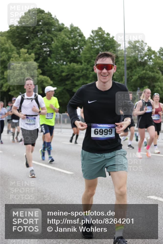 29.06.2025 - hella hamburg halbmarathon Jannik Wohlers http://msf.ph/oto/8264201 29.06.2025 10:33:09 Lombardsbrücke 1995, 2342, 2776, 3170, 3560, 3812, 4164, 4361, 4433, 4449, 5075, 5096, 5141, 5569, 6109, 6854, 6999, 7653, 7705, 8021, 8157, 8282, 8891, 9234, 9258, 9438, 9750, 9780, 9799, 11453, 11546, 11676, 11811, 11827, 11928, 12237, 12238, 12652, 12855, 13375, 13601, 14098, 14451, 15044, 15072, 15367 meine-sportfotos.de