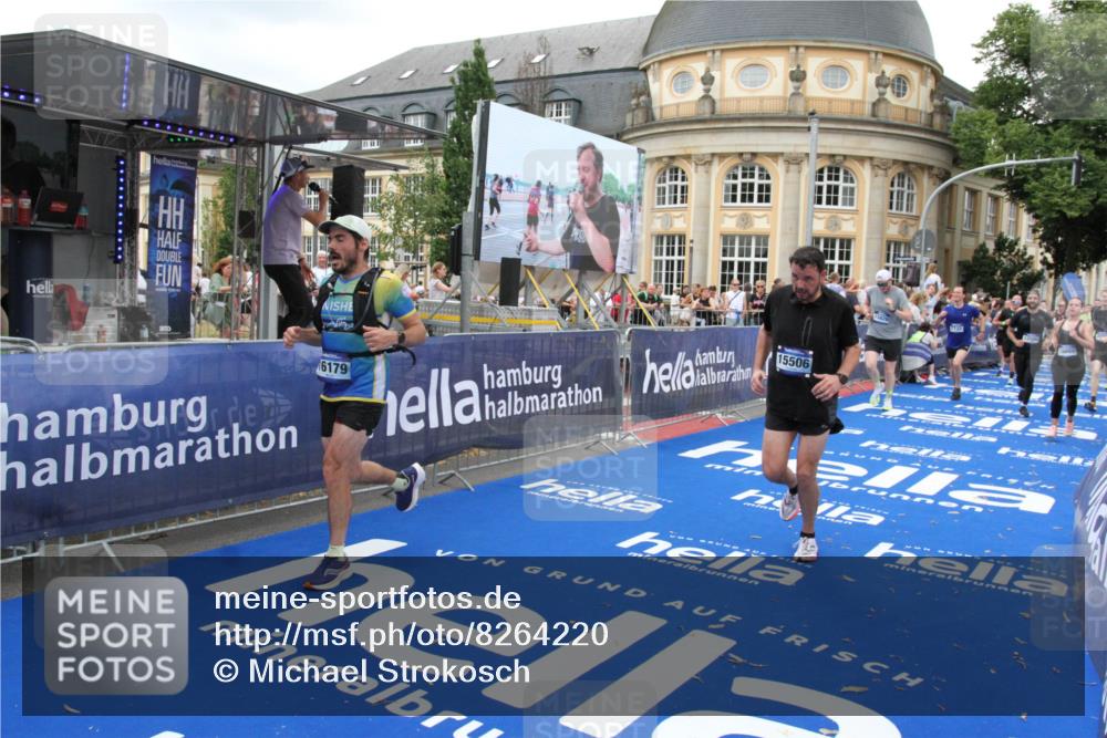 29.06.2025 - hella hamburg halbmarathon Michael Strokosch http://msf.ph/oto/8264220 29.06.2025 10:52:09 Ziel 1482, 2397, 2595, 5093, 5336, 5378, 7732, 12580, 13726, 14248, 15356, 15506, 15829, 16179, 16666, 17033, 18801 meine-sportfotos.de