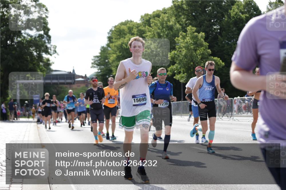 29.06.2025 - hella hamburg halbmarathon Jannik Wohlers http://msf.ph/oto/8264232 29.06.2025 09:59:45 Lombardsbrücke 1006, 1125, 1180, 1239, 1264, 1914, 2099, 2159, 2447, 2582, 2584, 2677, 2730, 2910, 3177, 3181, 3898, 4013, 4231, 4632, 4772, 4796, 5272, 5341, 5728, 6082, 6104, 6462, 6581, 6636, 6891, 6892, 7159, 7717, 7786, 7824, 8223, 8394, 8531, 8573, 8730, 9611, 10044, 10268, 10534, 10582, 10742, 10759, 10788, 11158, 11159, 11846, 11992, 12213, 12248, 12513, 12774, 13847, 13993, 14139, 14429, 14750, 14785, 15097, 15431, 16327, 17468, 17525 meine-sportfotos.de