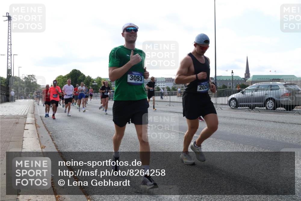 29.06.2025 - hella hamburg halbmarathon Lena Gebhardt http://msf.ph/oto/8264258 29.06.2025 09:57:13 Lombardsbrücke 1030, 1086, 1327, 1381, 1442, 1537, 1657, 1783, 1833, 2025, 2074, 2111, 2119, 2252, 2340, 2396, 2595, 2814, 2839, 2855, 2869, 2878, 3048, 3093, 3103, 3310, 3575, 3652, 3698, 3791, 4299, 4377, 4558, 4635, 4726, 4770, 4897, 4986, 5008, 5013, 5018, 5021, 5169, 5194, 5319, 5744, 5839, 6033, 6125, 6377, 6631, 6720, 6762, 6795, 6942, 7176, 7177, 7221, 7259, 7742, 7918, 8112, 8313, 8572, 8651, 8661, 8710, 8813, 8863, 8921, 8930, 9060, 9082, 9316, 9497, 10191 meine-sportfotos.de