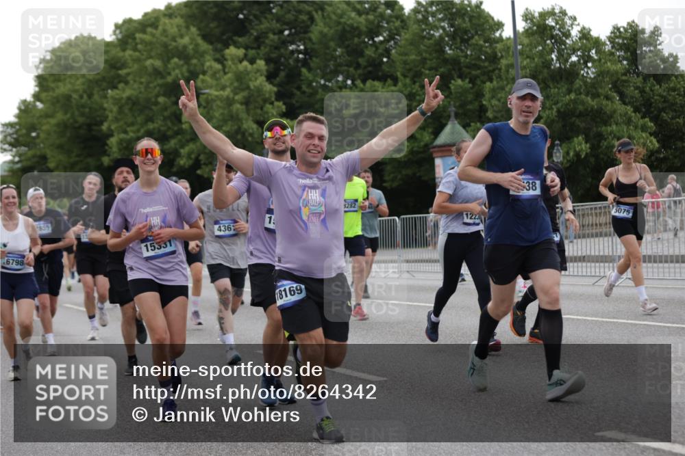 29.06.2025 - hella hamburg halbmarathon Jannik Wohlers http://msf.ph/oto/8264342 29.06.2025 10:33:13 Lombardsbrücke 1189, 1275, 1896, 1995, 2342, 2776, 3170, 3560, 4164, 4361, 4433, 4449, 4696, 5075, 5096, 5141, 5557, 5569, 5821, 5822, 5887, 6109, 6854, 6999, 7653, 7705, 8021, 8157, 8282, 8891, 9234, 9258, 9438, 9750, 9799, 10561, 11338, 11453, 11546, 11676, 11811, 11827, 11928, 12237, 12238, 12652, 12835, 12855, 13375, 13601, 13853, 14098, 14451, 15044, 15072, 15367 meine-sportfotos.de
