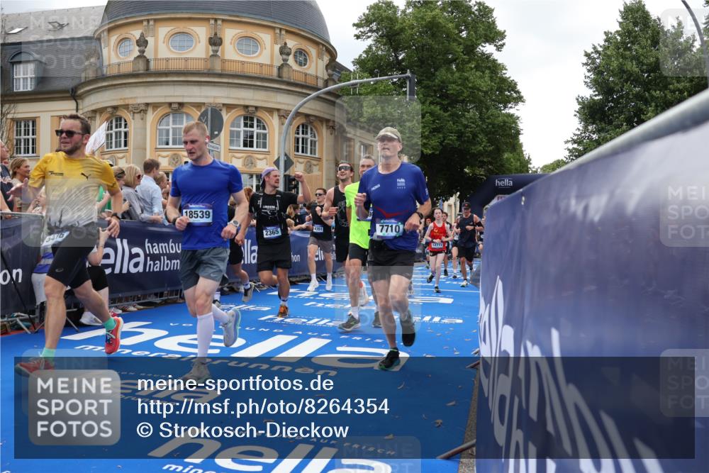 29.06.2025 - hella hamburg halbmarathon Strokosch-Dieckow http://msf.ph/oto/8264354 29.06.2025 10:44:37 Ziel 1468, 1782, 2365, 2402, 3305, 4270, 4991, 5476, 6490, 6495, 7322, 7710, 10669, 12711, 14351, 14798, 14816, 15185, 15233, 15862, 16224, 17097, 17251, 18107, 18437, 18464, 18539, 18560, 18765, 18868, 19206 meine-sportfotos.de