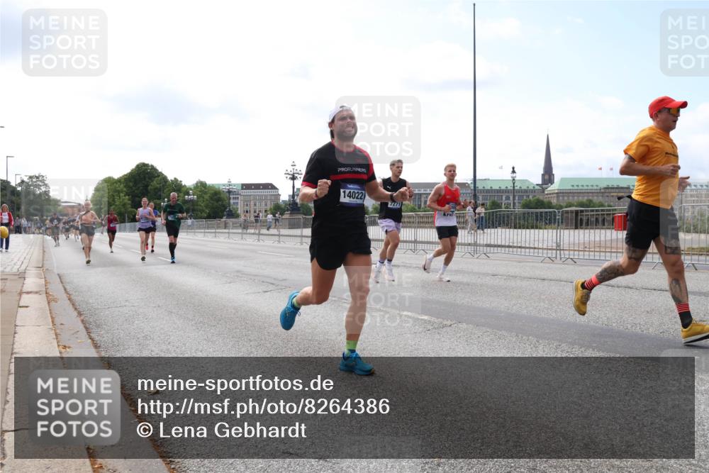 29.06.2025 - hella hamburg halbmarathon Lena Gebhardt http://msf.ph/oto/8264386 29.06.2025 10:11:07 Lombardsbrücke 1166, 1186, 1723, 1781, 2868, 3837, 4287, 4389, 5254, 5653, 5990, 5991, 7271, 7370, 8171, 8206, 8207, 8368, 8561, 9119, 9169, 9829, 10196, 10372, 11149, 11355, 11755, 12286, 12426, 12556, 12571, 12790, 12836, 13588, 13594, 13603, 14022, 14149, 14270, 15009, 15214, 15252, 15908, 16383, 16808, 17142, 17500, 17532, 17787, 18382, 18949, 19172, 19241 meine-sportfotos.de