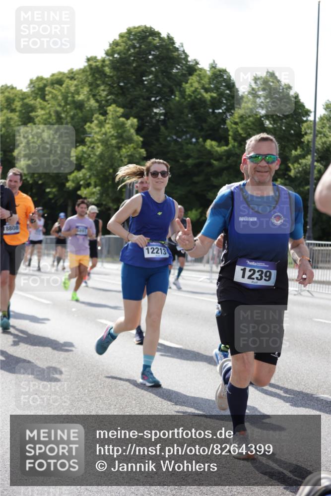 29.06.2025 - hella hamburg halbmarathon Jannik Wohlers http://msf.ph/oto/8264399 29.06.2025 09:59:47 Lombardsbrücke 1006, 1125, 1180, 1239, 1264, 1526, 2099, 2159, 2447, 2582, 2584, 2677, 2730, 3177, 3181, 3861, 3898, 4013, 4231, 4632, 4796, 5272, 5341, 5728, 6082, 6084, 6104, 6260, 6462, 6581, 6636, 6891, 6892, 7159, 7717, 7786, 7824, 8394, 8531, 8573, 8730, 10044, 10268, 10534, 10582, 10742, 10759, 10766, 10788, 11083, 11158, 11159, 11846, 11992, 12213, 12248, 12513, 12774, 13847, 13993, 14139, 14429, 14750, 15097, 15431, 16327, 17468, 17525 meine-sportfotos.de