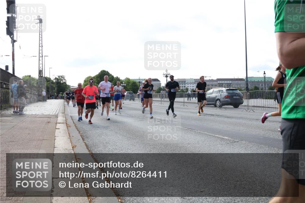 29.06.2025 - hella hamburg halbmarathon Lena Gebhardt http://msf.ph/oto/8264411 29.06.2025 09:57:14 Lombardsbrücke 1030, 1086, 1327, 1381, 1442, 1537, 1657, 1783, 2025, 2074, 2111, 2119, 2252, 2340, 2396, 2595, 2814, 2839, 2855, 2869, 2878, 3048, 3093, 3096, 3103, 3310, 3575, 3652, 3698, 3791, 4299, 4377, 4558, 4635, 4726, 4770, 4897, 4986, 5008, 5013, 5018, 5021, 5024, 5169, 5194, 5319, 5633, 5744, 6033, 6125, 6377, 6631, 6720, 6762, 6795, 6942, 7176, 7177, 7221, 7259, 7397, 7742, 7918, 8112, 8313, 8572, 8651, 8661, 8710, 8813, 8863, 8930, 9060, 9082, 9316, 9497, 10191 meine-sportfotos.de