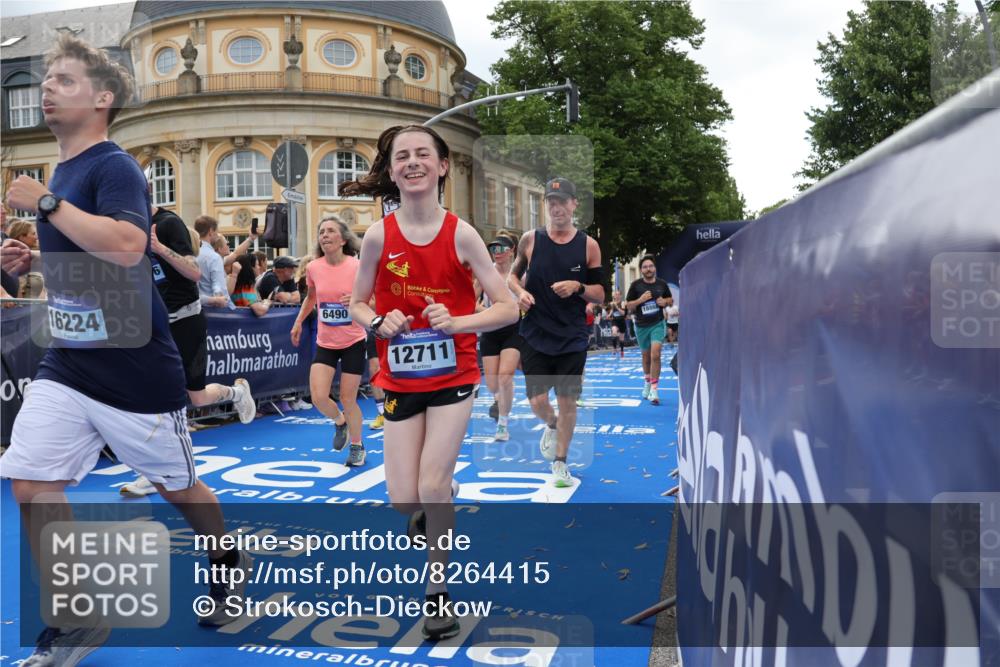 29.06.2025 - hella hamburg halbmarathon Strokosch-Dieckow http://msf.ph/oto/8264415 29.06.2025 10:44:39 Ziel 1468, 1782, 1941, 2365, 2402, 2970, 3305, 3785, 4270, 4991, 5476, 6490, 6495, 7710, 10669, 12711, 14351, 14798, 14816, 15185, 15233, 15862, 16224, 17251, 18107, 18437, 18464, 18539, 18560, 18868, 19206 meine-sportfotos.de