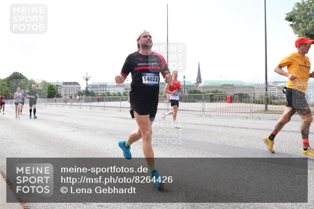 29.06.2025 - hella hamburg halbmarathon Lena Gebhardt http://msf.ph/oto/8264426 29.06.2025 10:11:08 Lombardsbrücke 1166, 1186, 1723, 1781, 2868, 3837, 4287, 4389, 5254, 5653, 5990, 5991, 7271, 7370, 8171, 8206, 8207, 8368, 8561, 9119, 9169, 9829, 10196, 10372, 11149, 11355, 11755, 12286, 12426, 12556, 12571, 12790, 12836, 13588, 13594, 13603, 14022, 14149, 14270, 15009, 15214, 15252, 15908, 16383, 16808, 17142, 17500, 17532, 17787, 18382, 18949, 19172, 19241 meine-sportfotos.de