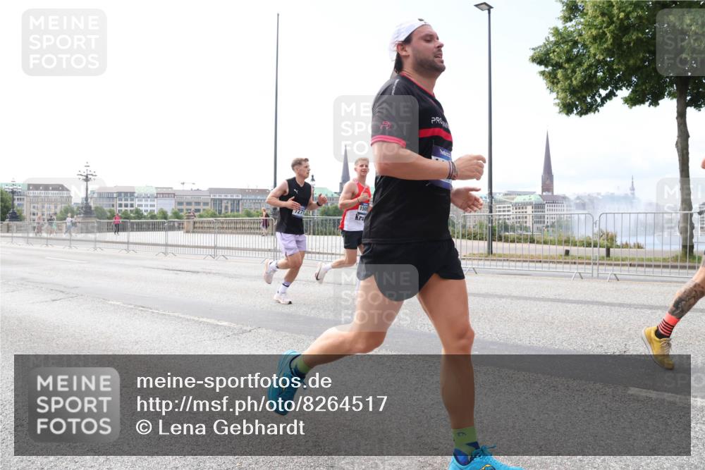 29.06.2025 - hella hamburg halbmarathon Lena Gebhardt http://msf.ph/oto/8264517 29.06.2025 10:11:08 Lombardsbrücke 1166, 1186, 1723, 1781, 2868, 3837, 4287, 4389, 5254, 5653, 5990, 5991, 7271, 7370, 8171, 8206, 8207, 8368, 8561, 9119, 9169, 9829, 10196, 10372, 11149, 11355, 11755, 12286, 12426, 12556, 12571, 12790, 12836, 13588, 13594, 13603, 14022, 14149, 14270, 15009, 15214, 15252, 15908, 16383, 16808, 17142, 17500, 17532, 17787, 18382, 18949, 19172, 19241 meine-sportfotos.de