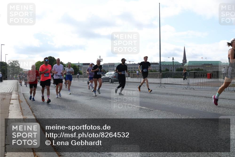 29.06.2025 - hella hamburg halbmarathon Lena Gebhardt http://msf.ph/oto/8264532 29.06.2025 09:57:14 Lombardsbrücke 1030, 1086, 1327, 1381, 1442, 1537, 1657, 1783, 2025, 2074, 2111, 2119, 2252, 2340, 2396, 2595, 2814, 2839, 2855, 2869, 2878, 3048, 3093, 3096, 3103, 3310, 3575, 3652, 3698, 3791, 4299, 4377, 4558, 4635, 4726, 4770, 4897, 4986, 5008, 5013, 5018, 5021, 5024, 5169, 5194, 5319, 5633, 5744, 6033, 6125, 6377, 6631, 6720, 6762, 6795, 6942, 7176, 7177, 7221, 7259, 7397, 7742, 7918, 8112, 8313, 8572, 8651, 8661, 8710, 8813, 8863, 8930, 9060, 9082, 9316, 9497, 10191 meine-sportfotos.de