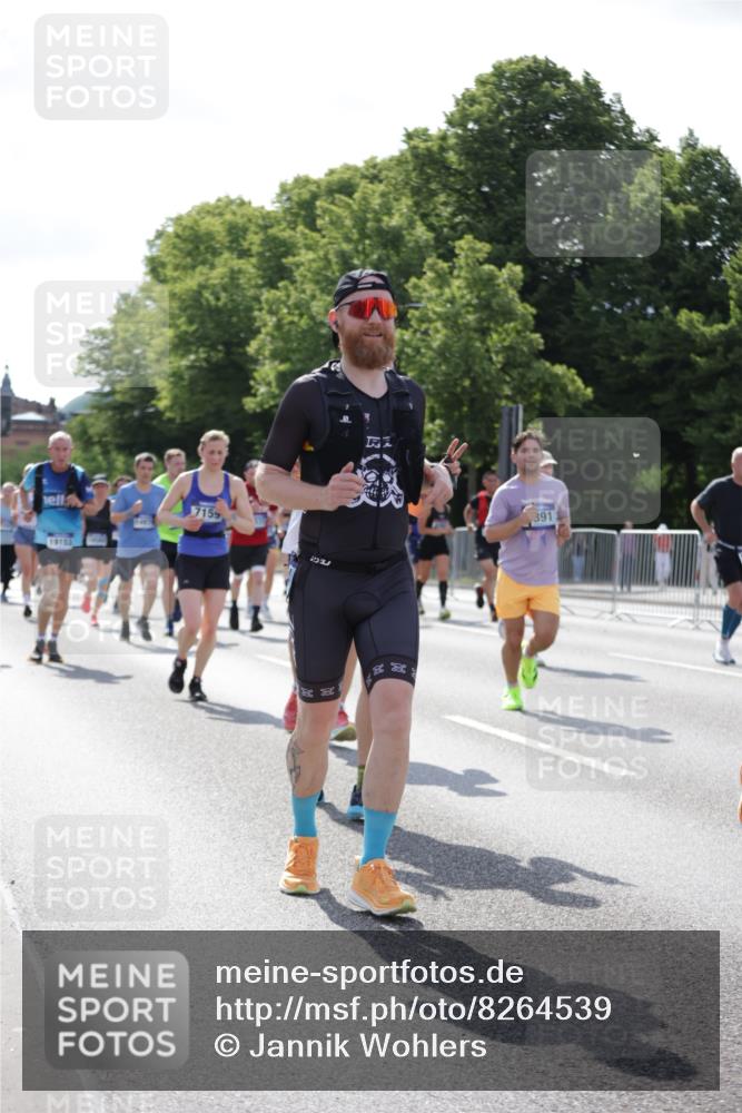 29.06.2025 - hella hamburg halbmarathon Jannik Wohlers http://msf.ph/oto/8264539 29.06.2025 09:59:48 Lombardsbrücke 1006, 1019, 1125, 1180, 1239, 1264, 1526, 2027, 2086, 2099, 2159, 2447, 2582, 2584, 2606, 2652, 2677, 2730, 3177, 3181, 3861, 3898, 4013, 4231, 4632, 4796, 5272, 5341, 5728, 6082, 6084, 6104, 6260, 6462, 6470, 6581, 6636, 6891, 6892, 7159, 7717, 7786, 7824, 8394, 8531, 10044, 10268, 10534, 10582, 10742, 10759, 10766, 10788, 11083, 11158, 11159, 11846, 11992, 12213, 12248, 12513, 12646, 12774, 13512, 13847, 13993, 14139, 14429, 14750, 15097, 15431, 16327 meine-sportfotos.de