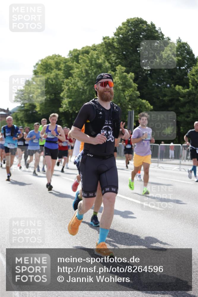 29.06.2025 - hella hamburg halbmarathon Jannik Wohlers http://msf.ph/oto/8264596 29.06.2025 09:59:48 Lombardsbrücke 1006, 1019, 1125, 1180, 1239, 1264, 1526, 2027, 2086, 2099, 2159, 2447, 2582, 2584, 2606, 2652, 2677, 2730, 3177, 3181, 3861, 3898, 4013, 4231, 4632, 4796, 5272, 5341, 5728, 6082, 6084, 6104, 6260, 6462, 6470, 6581, 6636, 6891, 6892, 7159, 7717, 7786, 7824, 8394, 8531, 10044, 10268, 10534, 10582, 10742, 10759, 10766, 10788, 11083, 11158, 11159, 11846, 11992, 12213, 12248, 12513, 12646, 12774, 13512, 13847, 13993, 14139, 14429, 14750, 15097, 15431, 16327 meine-sportfotos.de