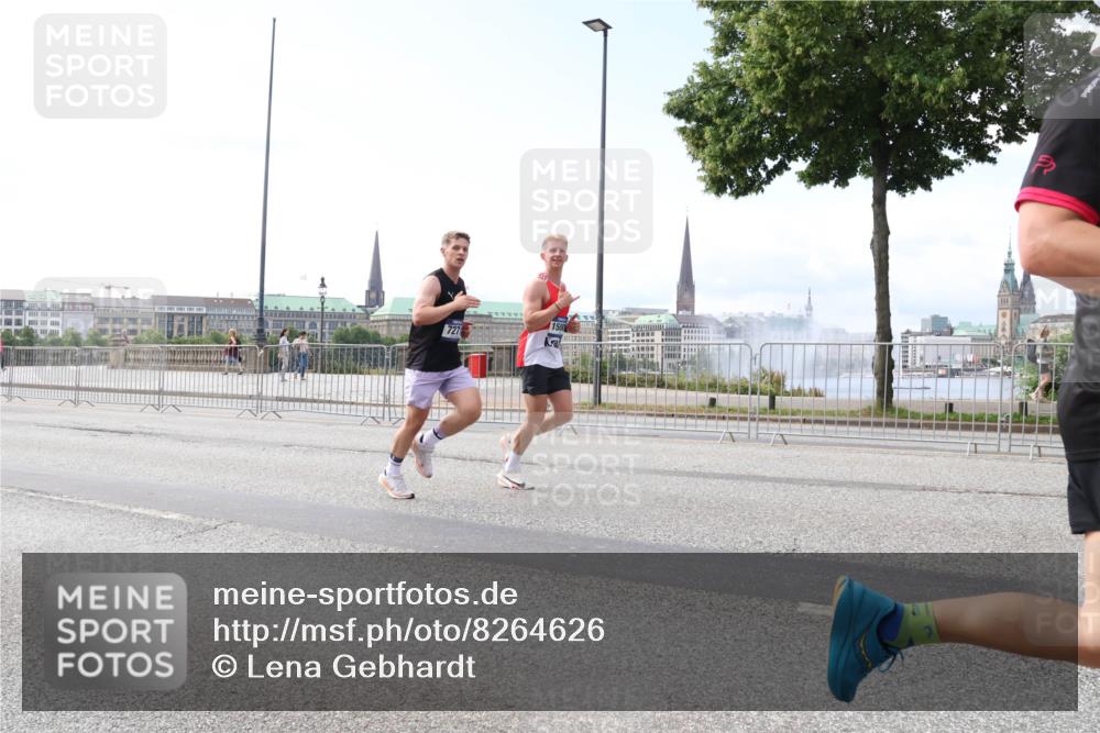 29.06.2025 - hella hamburg halbmarathon Lena Gebhardt http://msf.ph/oto/8264626 29.06.2025 10:11:08 Lombardsbrücke 1166, 1186, 1723, 1781, 2868, 3837, 4287, 4389, 5254, 5653, 5990, 5991, 7271, 7370, 8171, 8206, 8207, 8368, 8561, 9119, 9169, 9829, 10196, 10372, 11149, 11355, 11755, 12286, 12426, 12556, 12571, 12790, 12836, 13588, 13594, 13603, 14022, 14149, 14270, 15009, 15214, 15252, 15908, 16383, 16808, 17142, 17500, 17532, 17787, 18382, 18949, 19172, 19241 meine-sportfotos.de