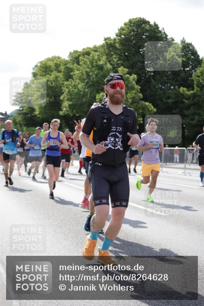 29.06.2025 - hella hamburg halbmarathon Jannik Wohlers http://msf.ph/oto/8264628 29.06.2025 09:59:48 Lombardsbrücke 1006, 1019, 1125, 1180, 1239, 1264, 1526, 2027, 2086, 2099, 2159, 2447, 2582, 2584, 2606, 2652, 2677, 2730, 3177, 3181, 3861, 3898, 4013, 4231, 4632, 4796, 5272, 5341, 5728, 6082, 6084, 6104, 6260, 6462, 6470, 6581, 6636, 6891, 6892, 7159, 7717, 7786, 7824, 8394, 8531, 10044, 10268, 10534, 10582, 10742, 10759, 10766, 10788, 11083, 11158, 11159, 11846, 11992, 12213, 12248, 12513, 12646, 12774, 13512, 13847, 13993, 14139, 14429, 14750, 15097, 15431, 16327 meine-sportfotos.de